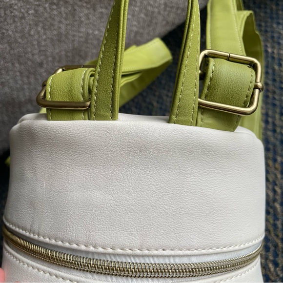 Disney Loungefly Floral Cream Winnie the Pooh Mini Backpack EUC - Picture 4 of 8